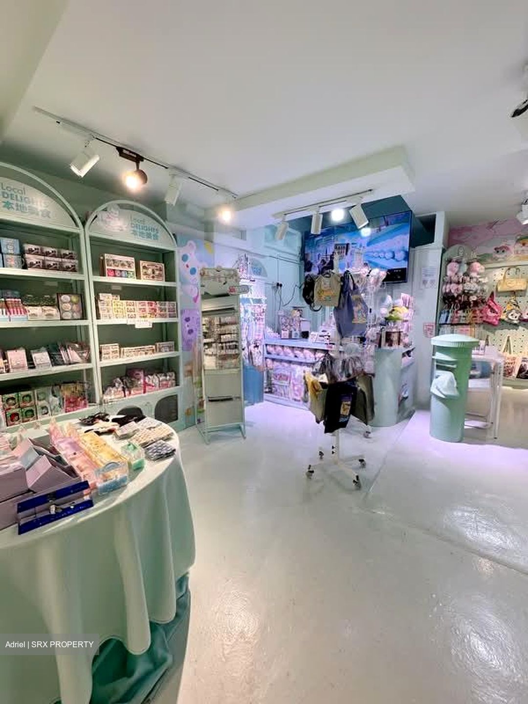 North Bridge Road (D7), Retail #584326051